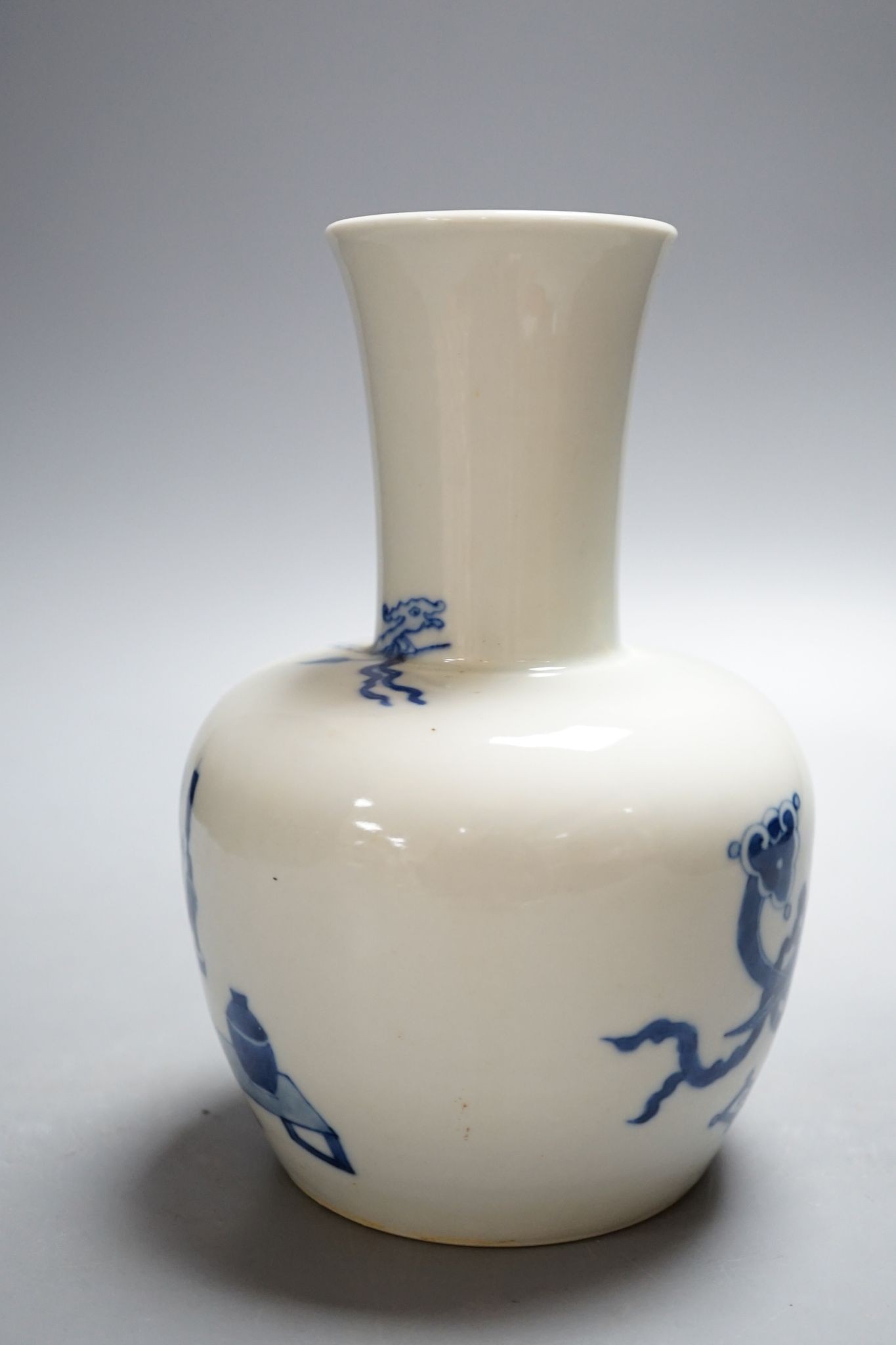 A 19th century Chinese blue and white vase, 20cm